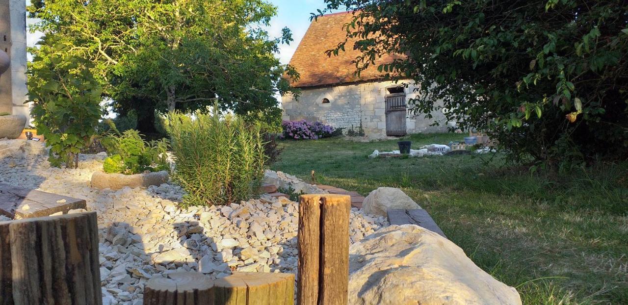 La BerryCurienne proche du Zoo de Beauval Saint-Aignan avec SDB, WC ET SPA PRIVATIF pour chaque chambre Luçay-le-Mâle Extérieur photo