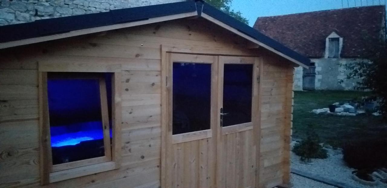 La BerryCurienne proche du Zoo de Beauval Saint-Aignan avec SDB, WC ET SPA PRIVATIF pour chaque chambre Luçay-le-Mâle Extérieur photo