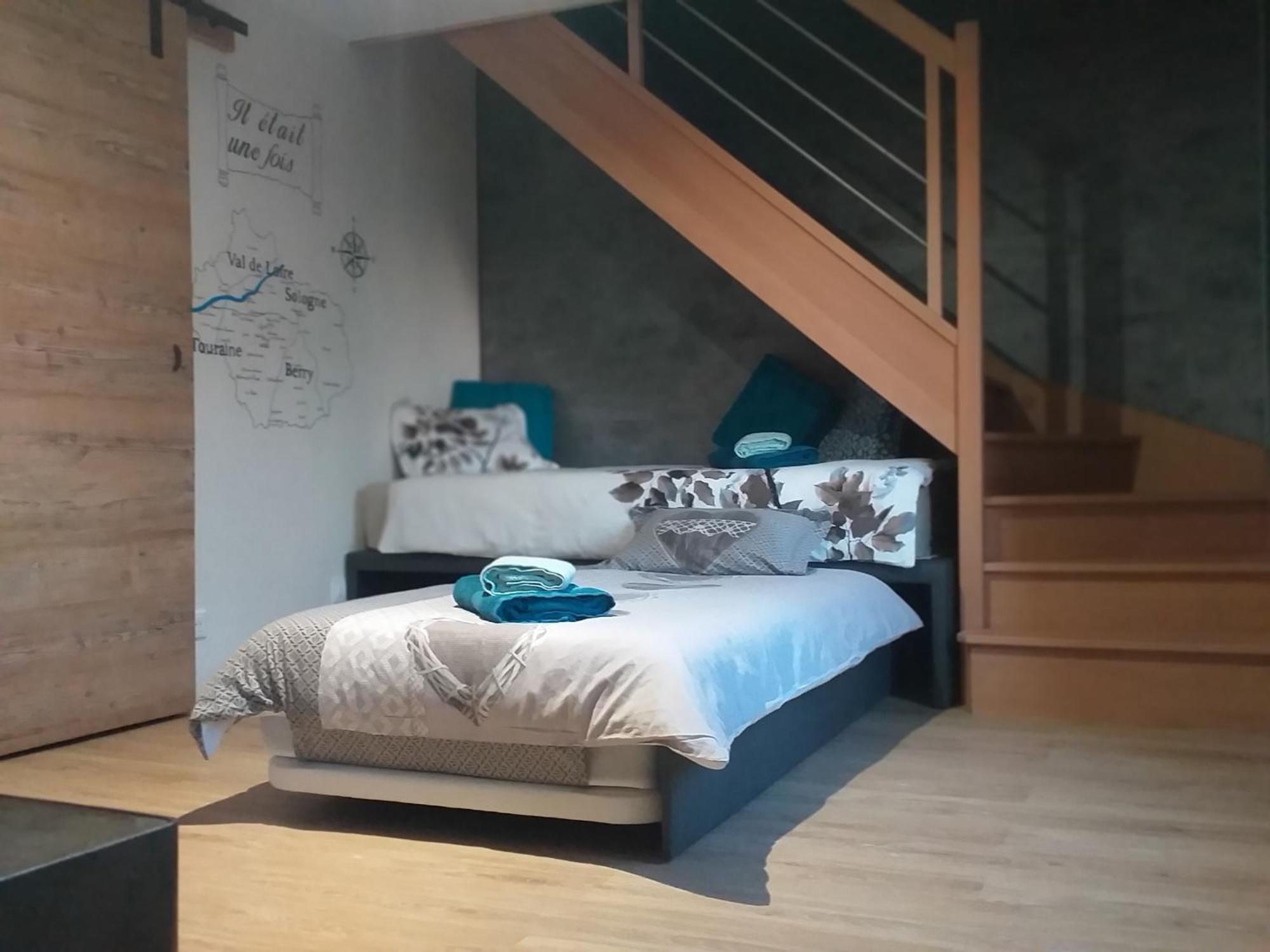La BerryCurienne proche du Zoo de Beauval Saint-Aignan avec SDB, WC ET SPA PRIVATIF pour chaque chambre Luçay-le-Mâle Chambre photo