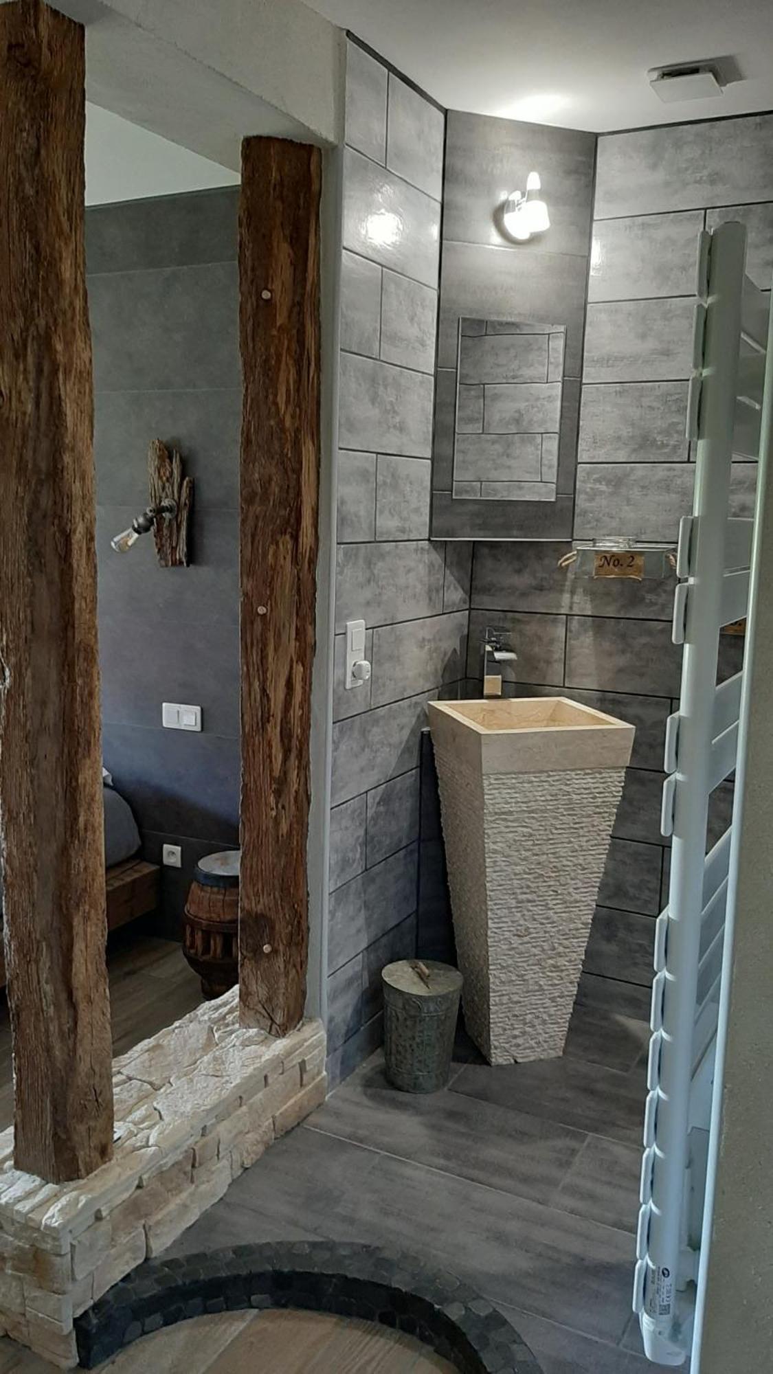La BerryCurienne proche du Zoo de Beauval Saint-Aignan avec SDB, WC ET SPA PRIVATIF pour chaque chambre Luçay-le-Mâle Chambre photo