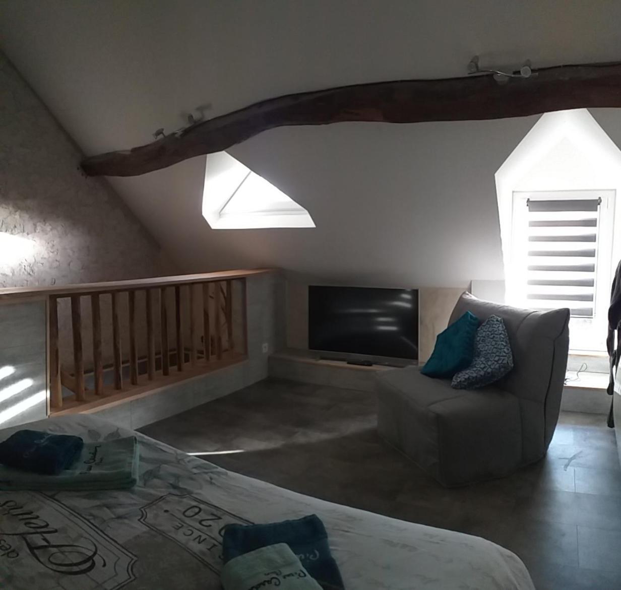 La BerryCurienne proche du Zoo de Beauval Saint-Aignan avec SDB, WC ET SPA PRIVATIF pour chaque chambre Luçay-le-Mâle Extérieur photo